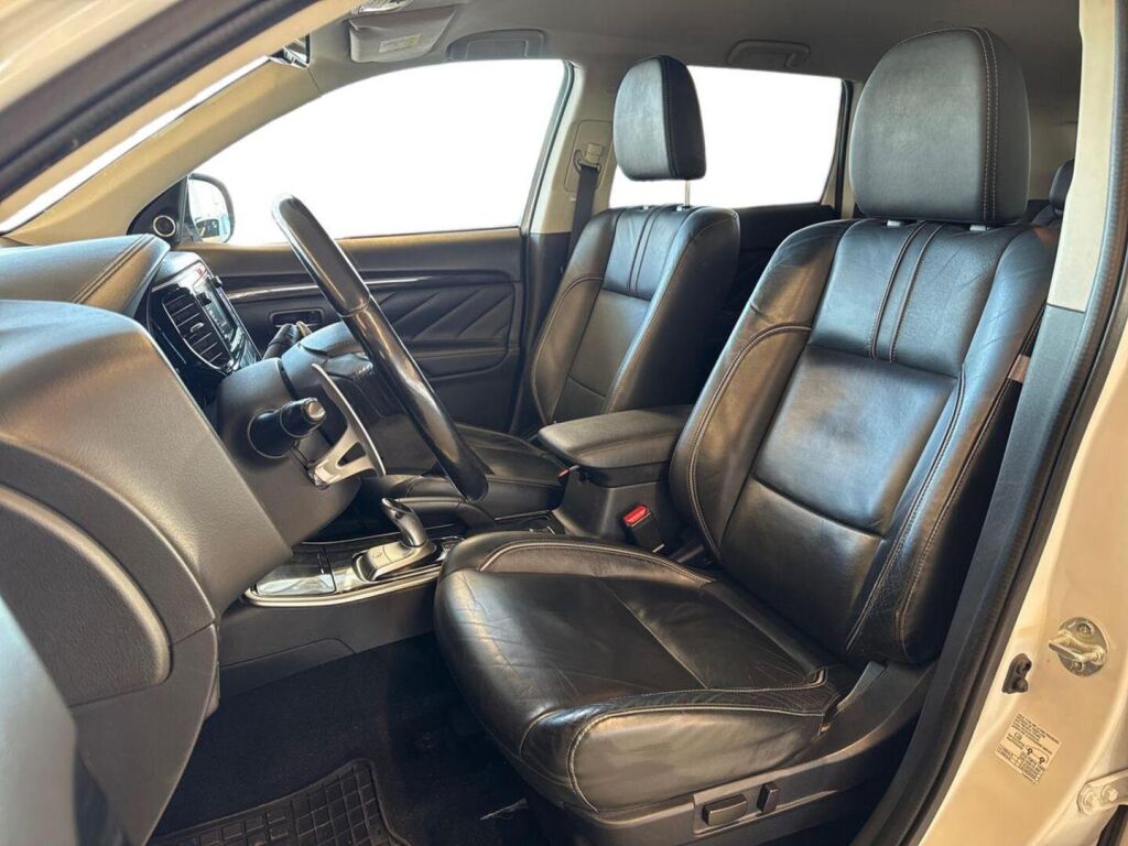 Mitsubishi Outlander PHEV 2016 Valkoinen