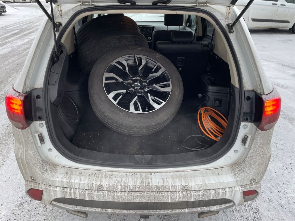 Mitsubishi Outlander PHEV 2016 Valkoinen