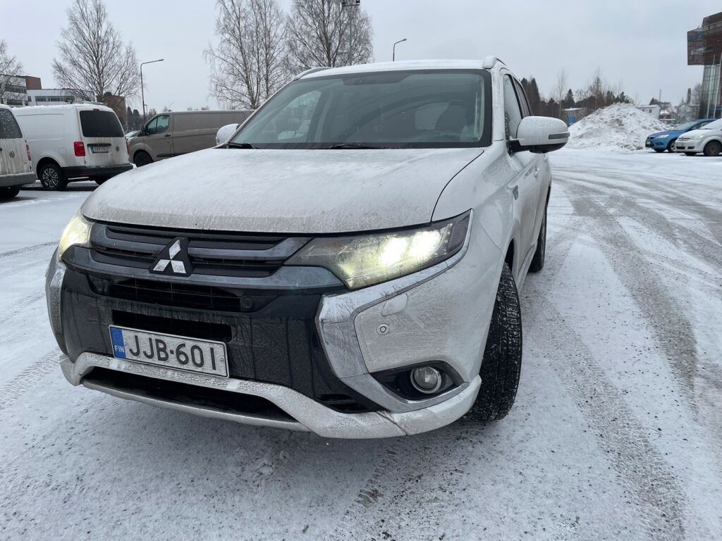 Mitsubishi Outlander PHEV 2016 Valkoinen