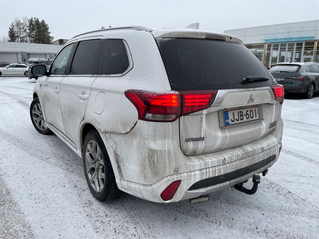 Mitsubishi Outlander PHEV 2016 Valkoinen
