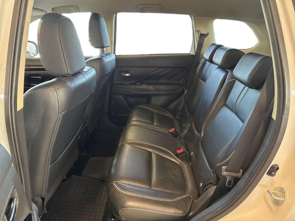 Mitsubishi Outlander PHEV 2016 Valkoinen