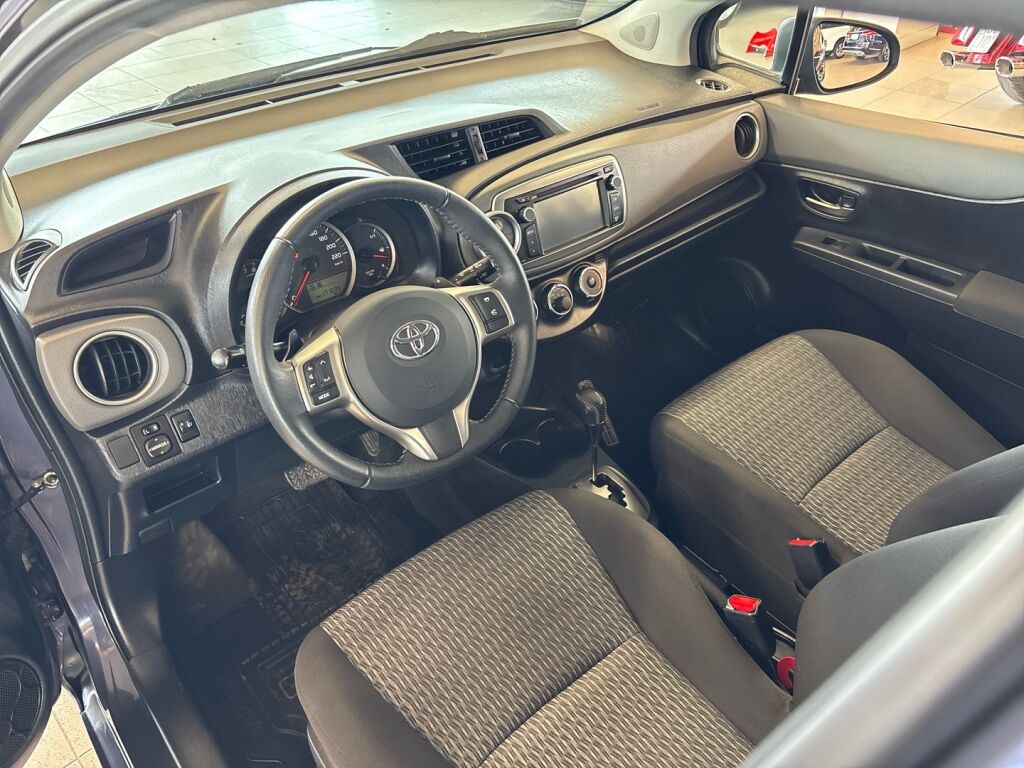 Toyota Yaris 2013 Violetti