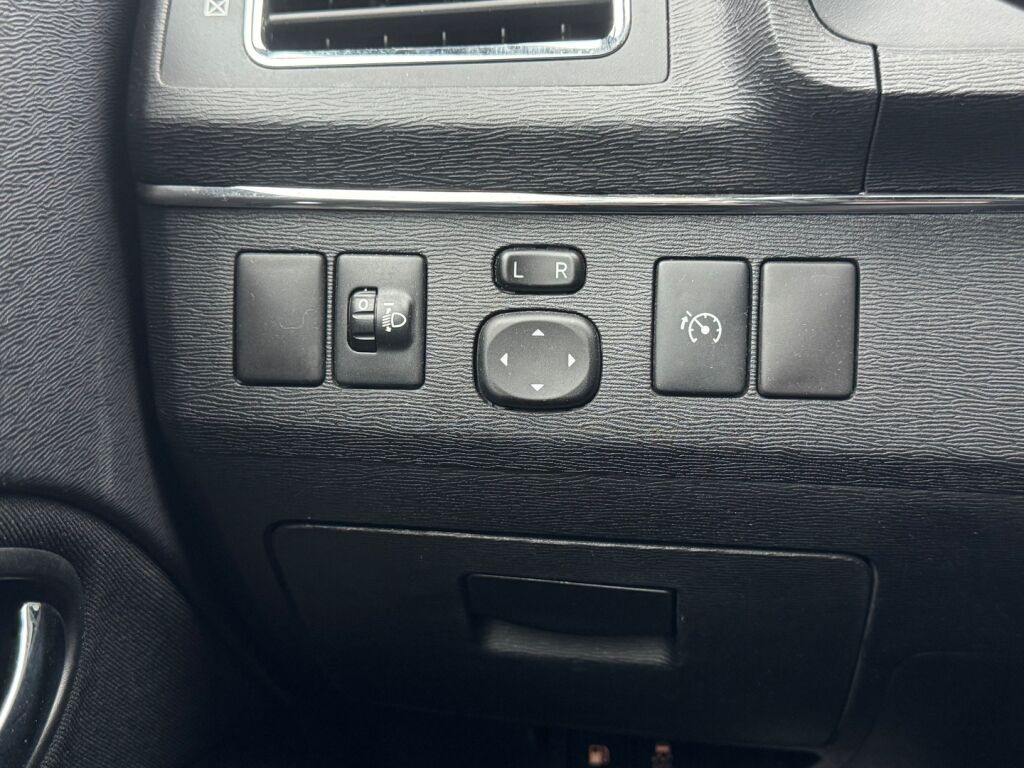 Toyota Avensis 2014 Harmaa