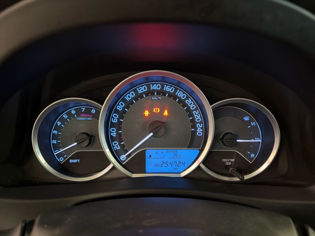 Toyota Auris 2014 Valkoinen