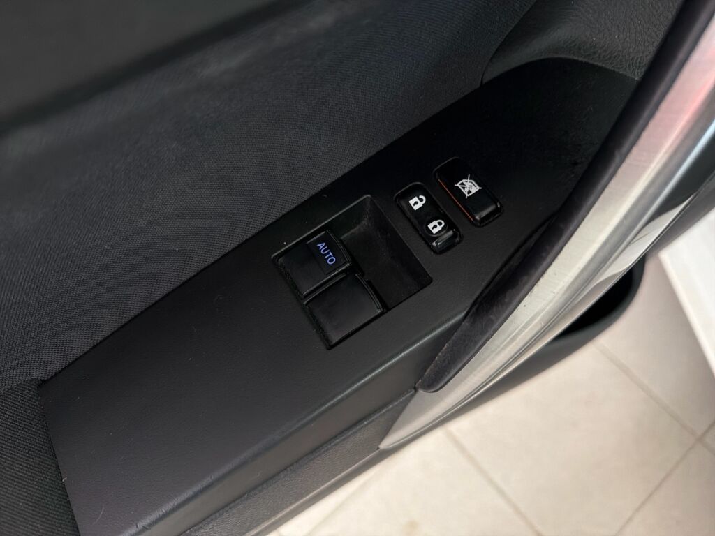 Toyota Auris 2014 Valkoinen