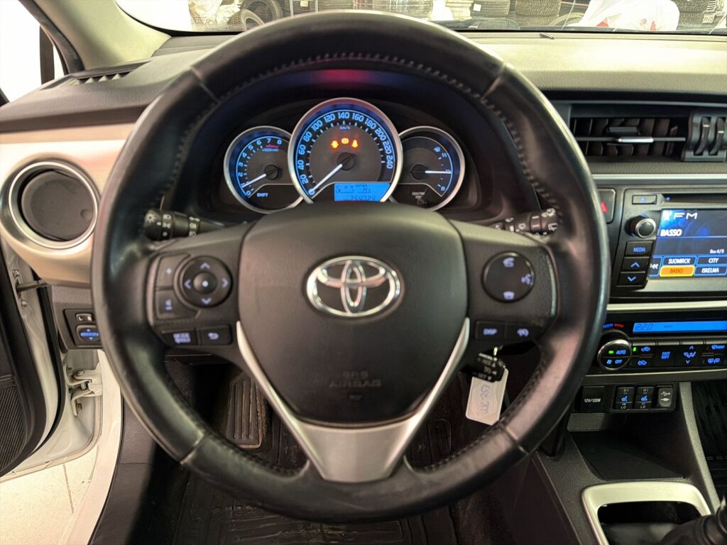 Toyota Auris 2014 Valkoinen
