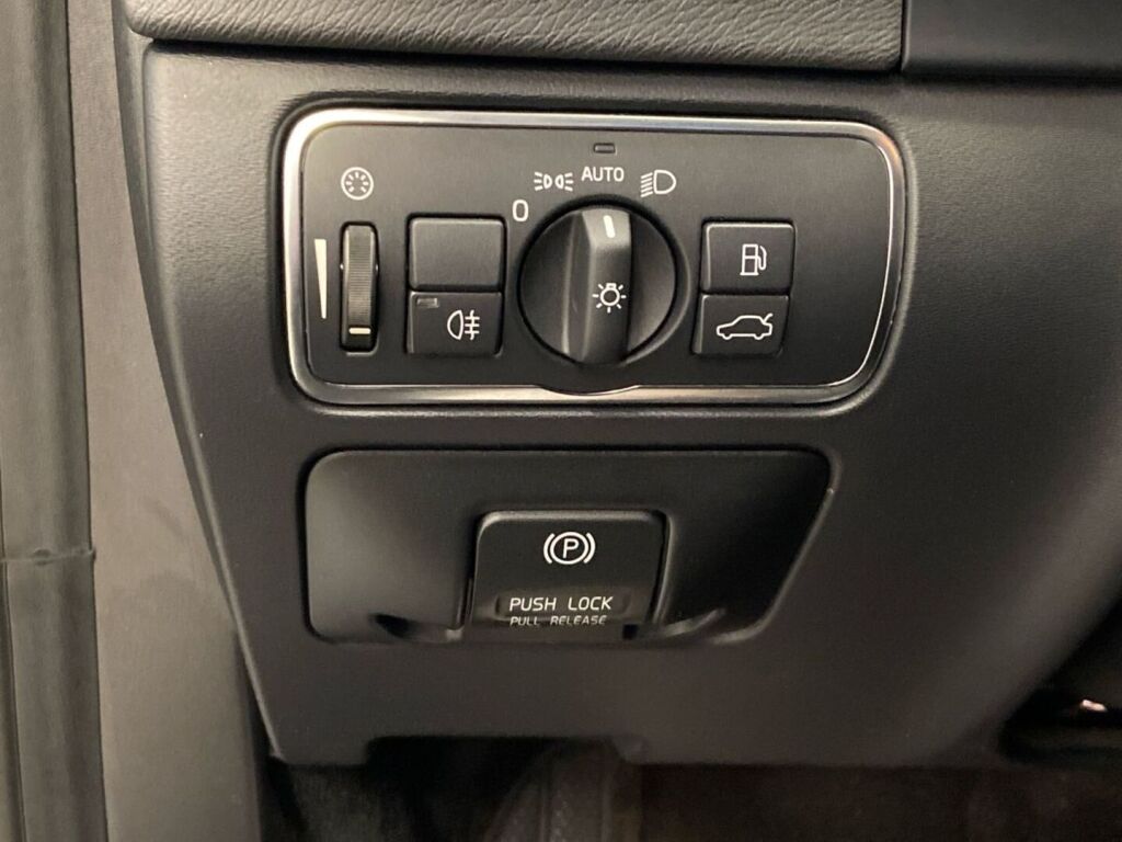 Volvo S60 2013 Musta