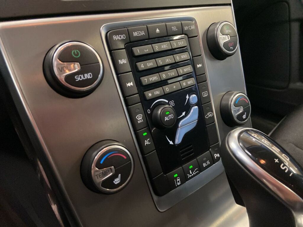 Volvo S60 2013 Musta