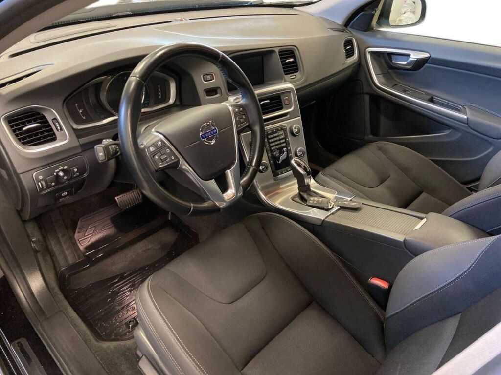 Volvo S60 2013 Musta