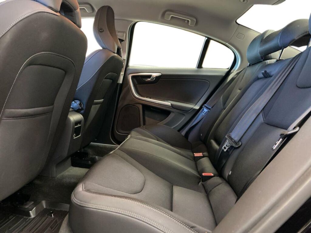 Volvo S60 2013 Musta