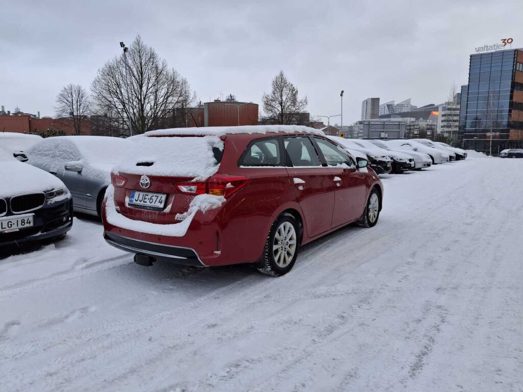 Toyota Auris 2013 Punainen