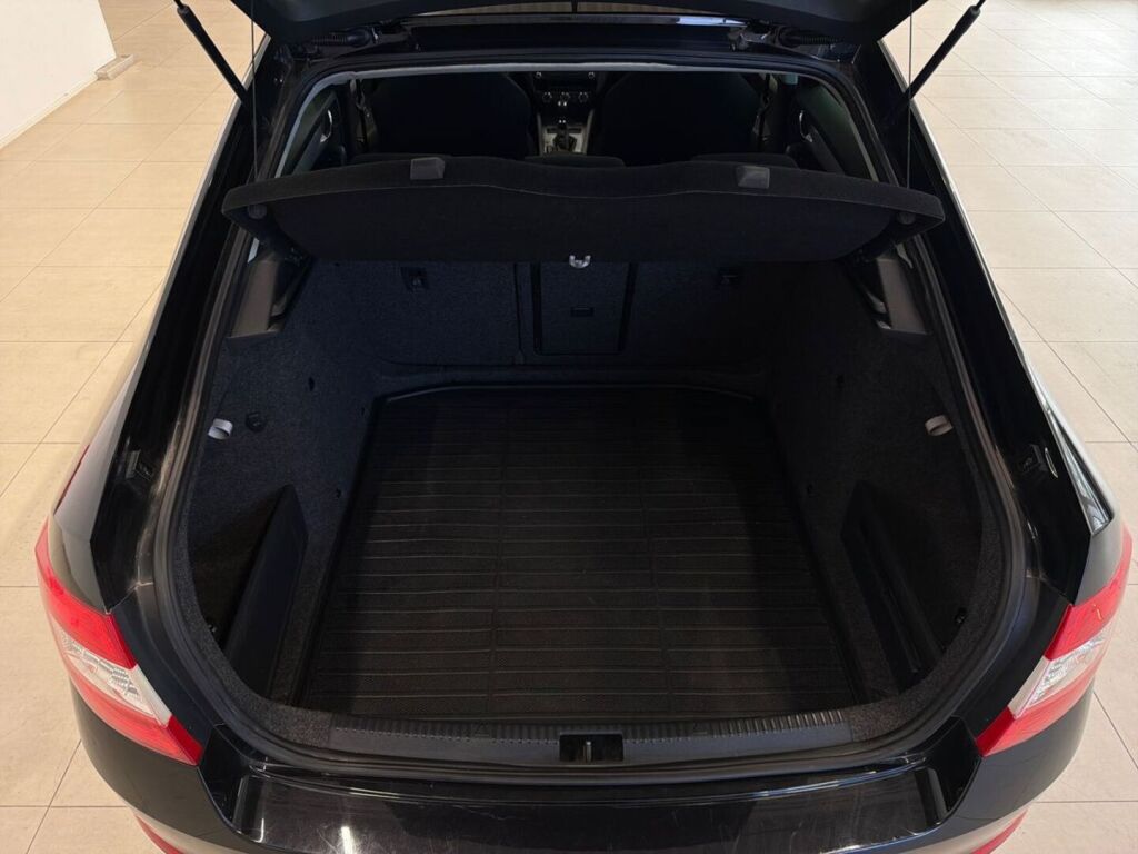 Skoda Octavia 2014 Musta