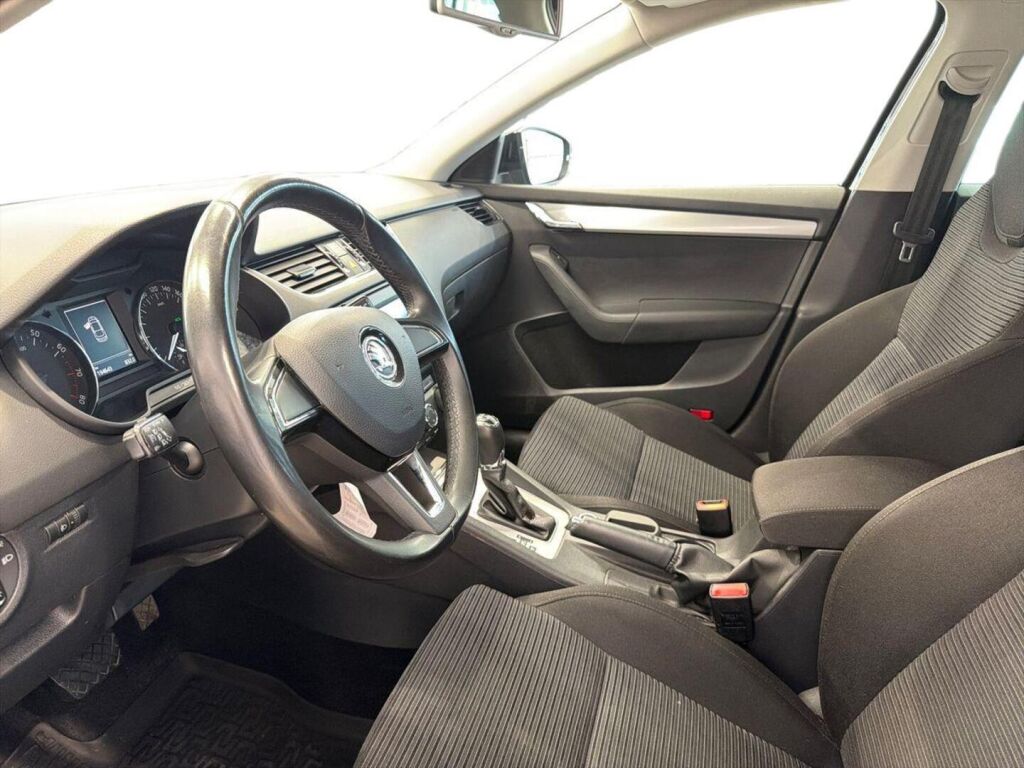 Skoda Octavia 2014 Musta