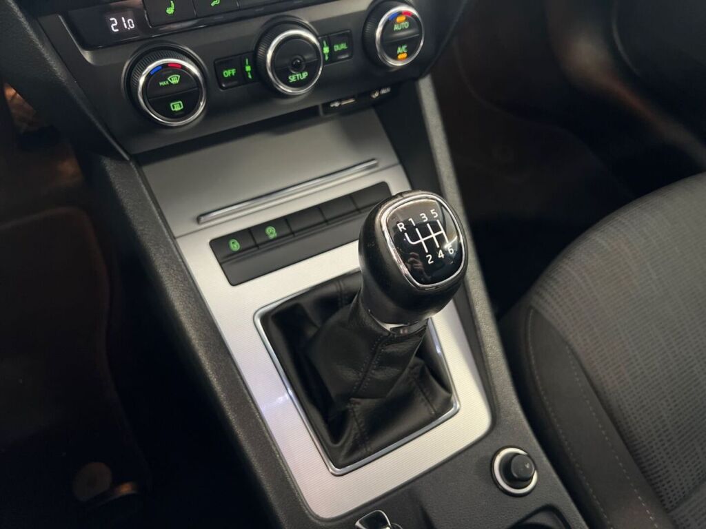 Skoda Octavia 2014 Hopea