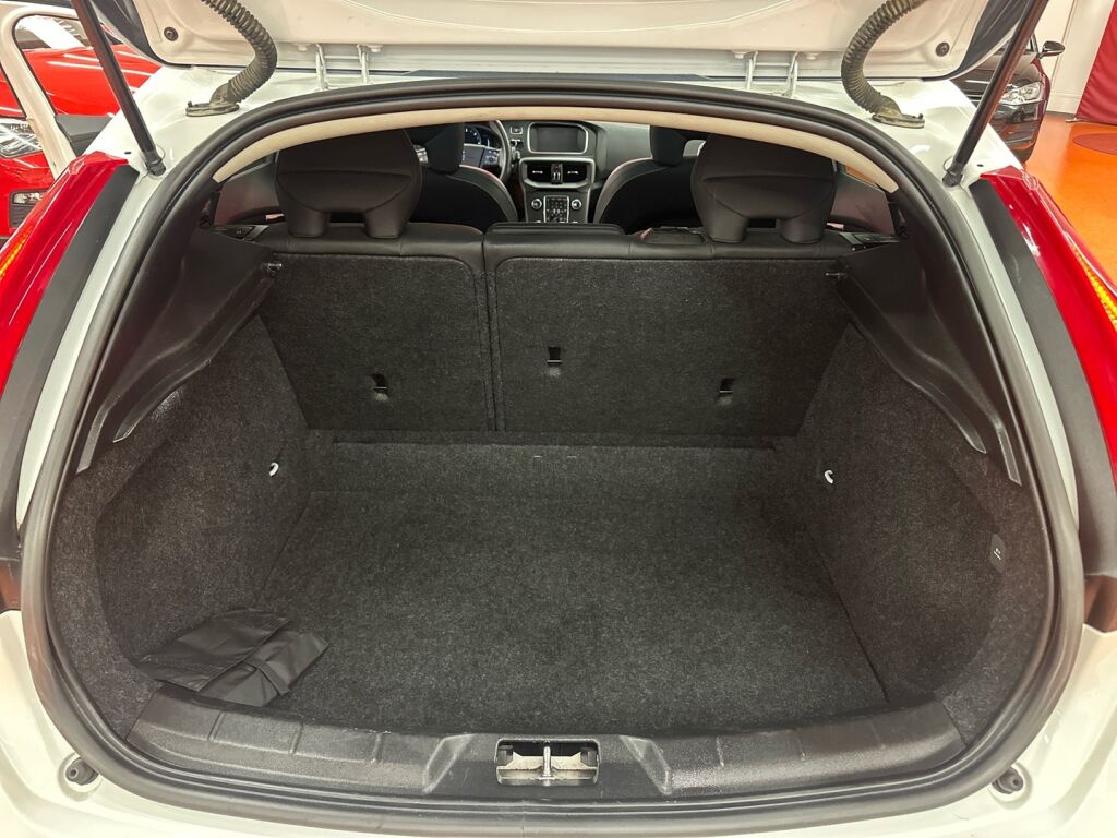 Volvo V40 2014 Valkoinen