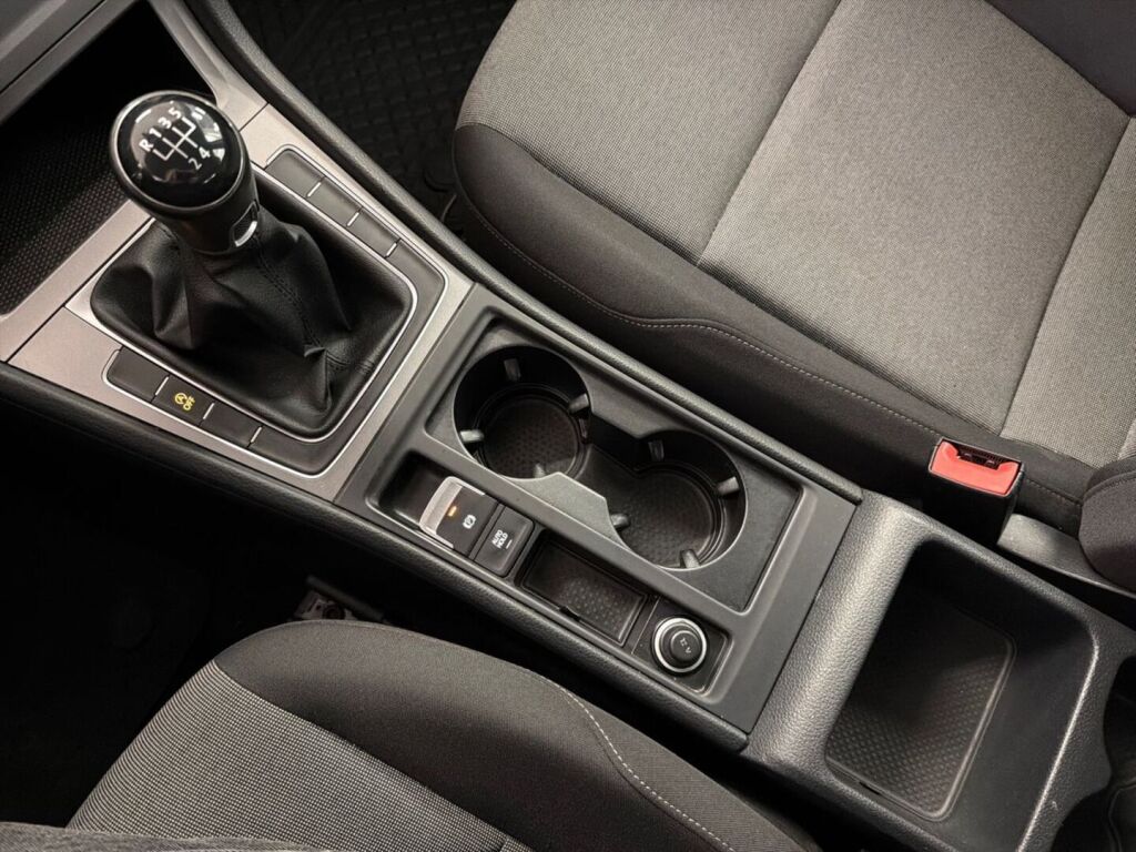 Volkswagen Golf 2014 Punainen