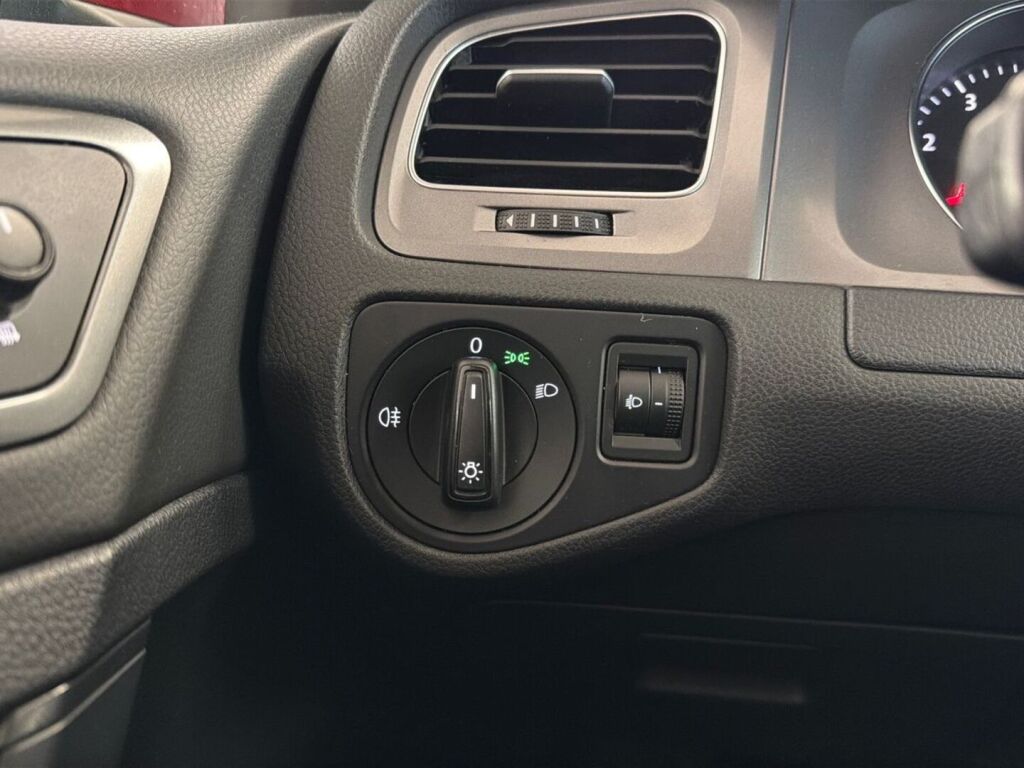 Volkswagen Golf 2014 Punainen