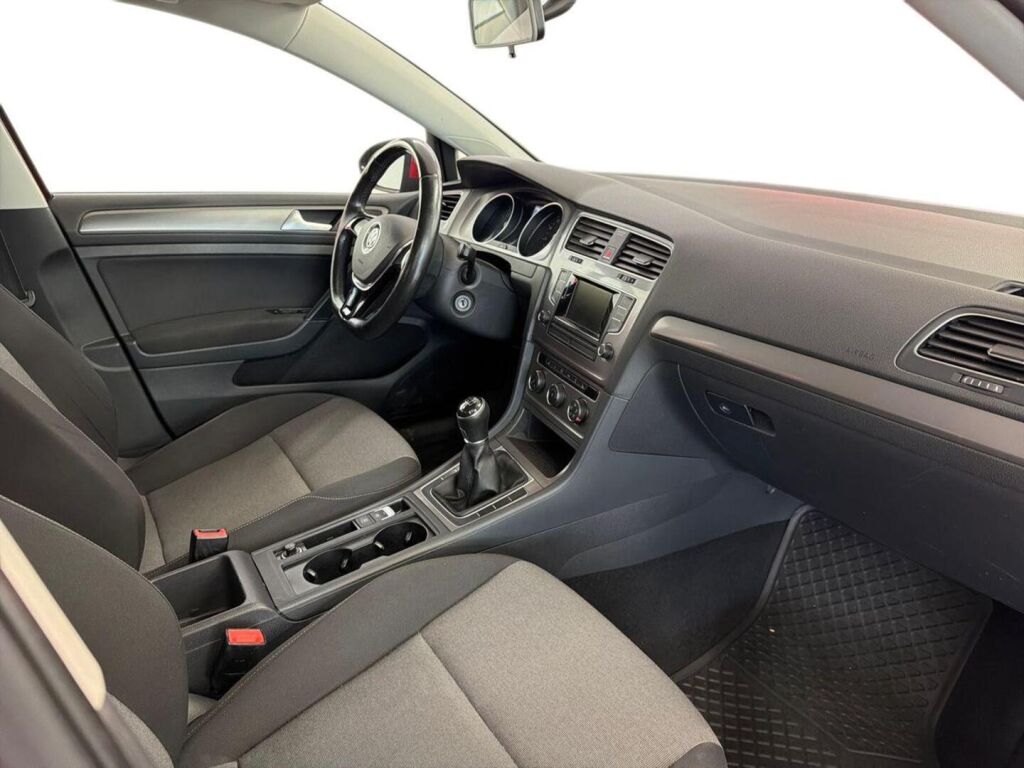 Volkswagen Golf 2014 Punainen