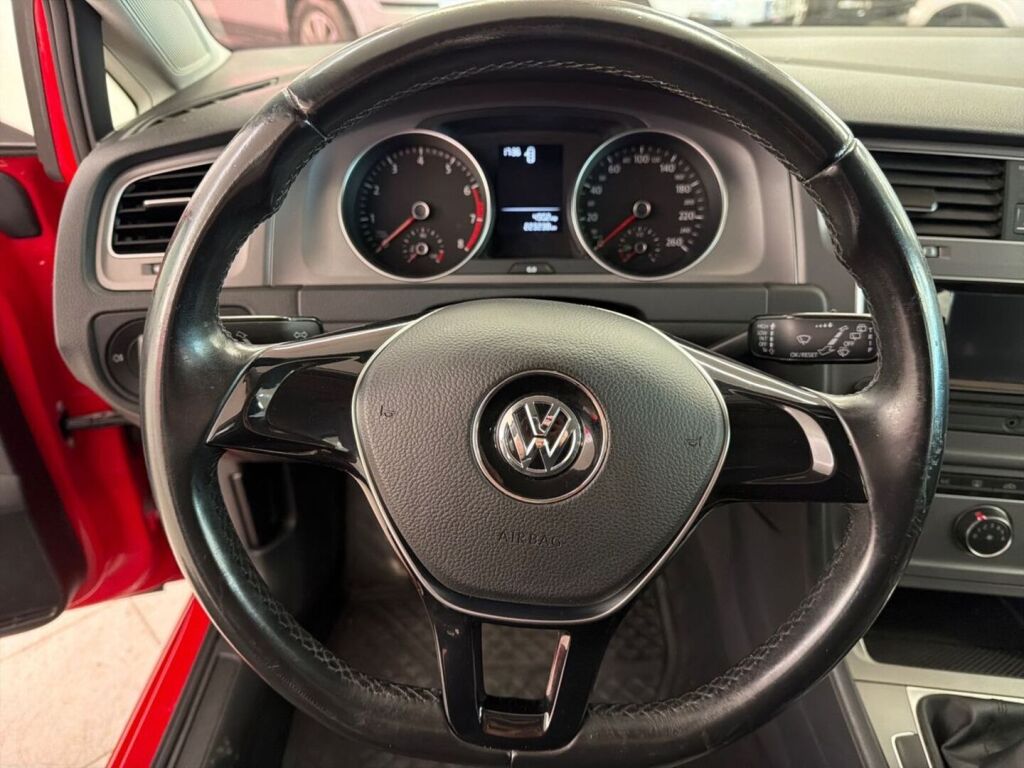 Volkswagen Golf 2014 Punainen