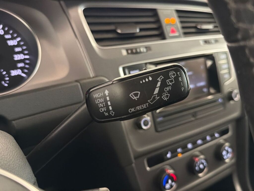 Volkswagen Golf 2014 Punainen