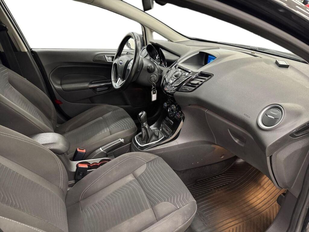 Ford Fiesta 2014 Musta