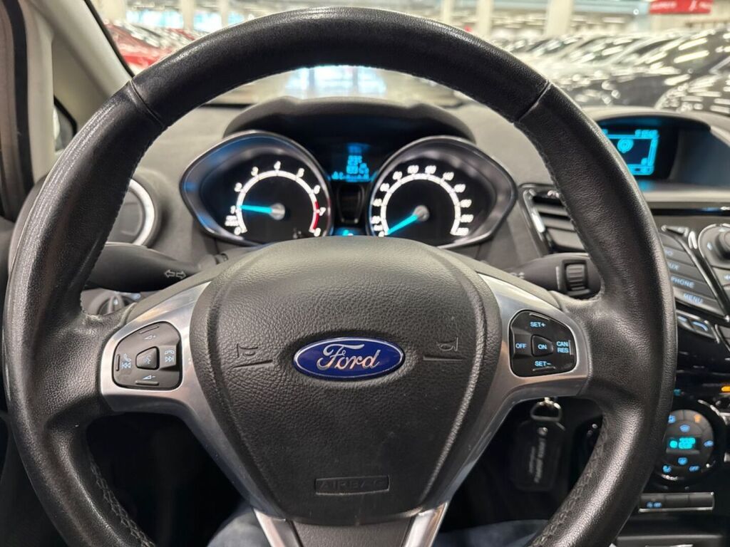 Ford Fiesta 2014 Musta