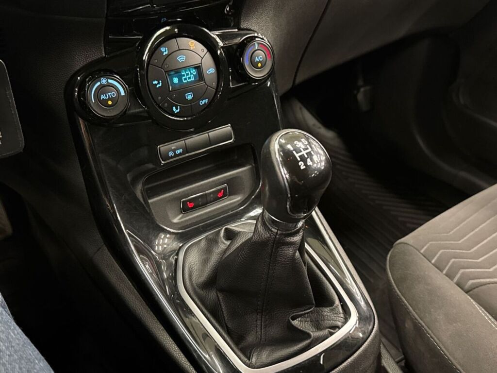 Ford Fiesta 2014 Musta