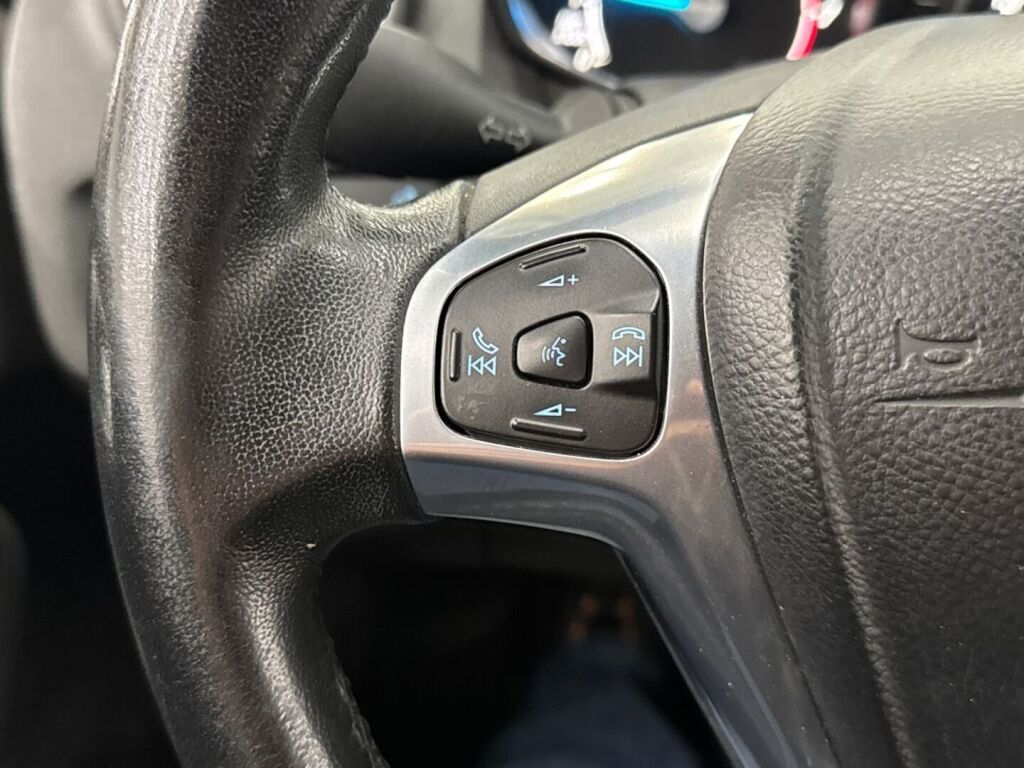 Ford Fiesta 2014 Musta