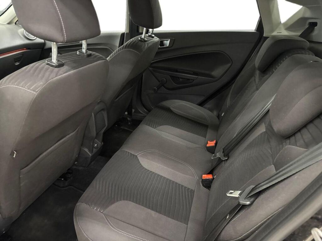 Ford Fiesta 2014 Musta