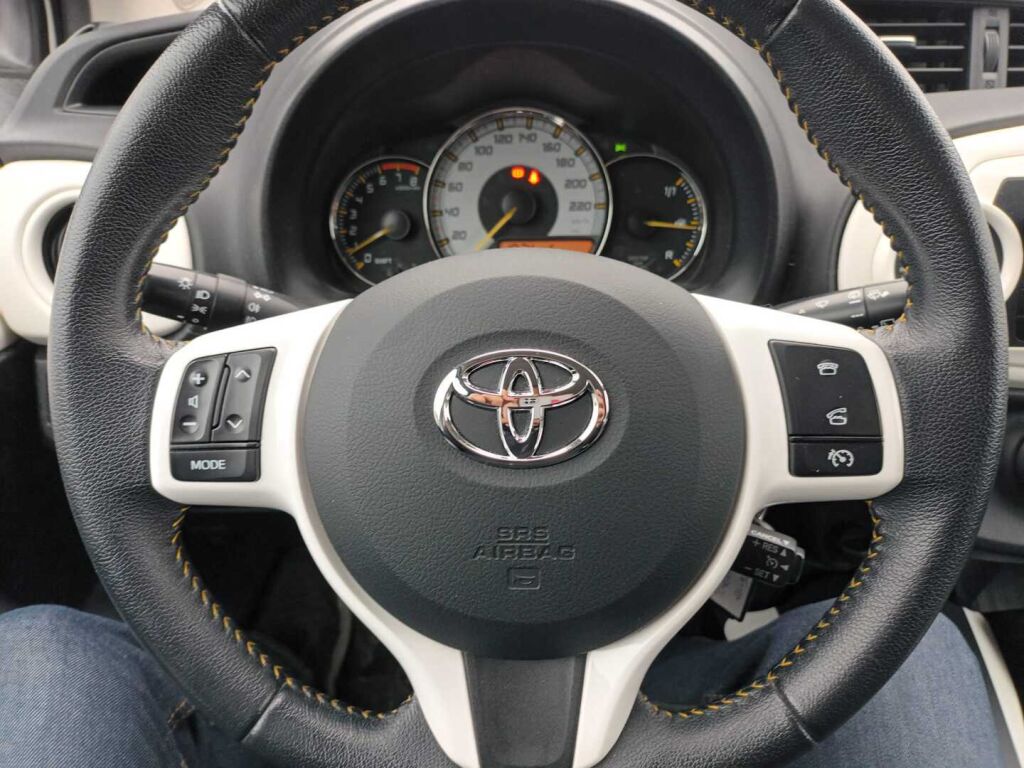 Toyota Yaris 2014 Valkoinen