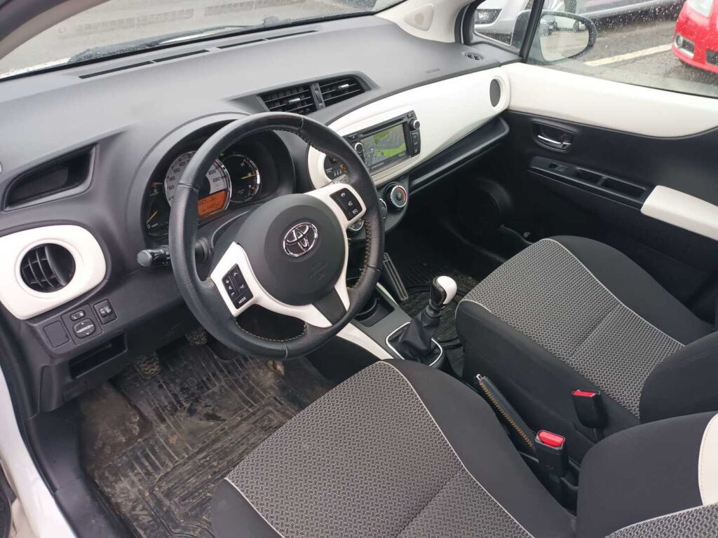 Toyota Yaris 2014 Valkoinen