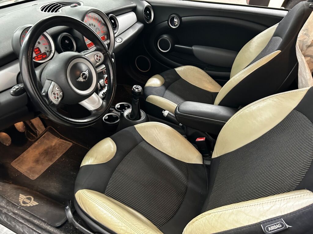 Mini Cooper 2007 Musta