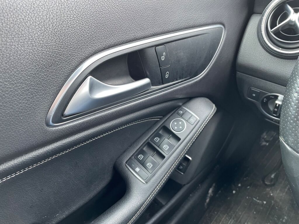 Mercedes-Benz CLA 2014 Valkoinen