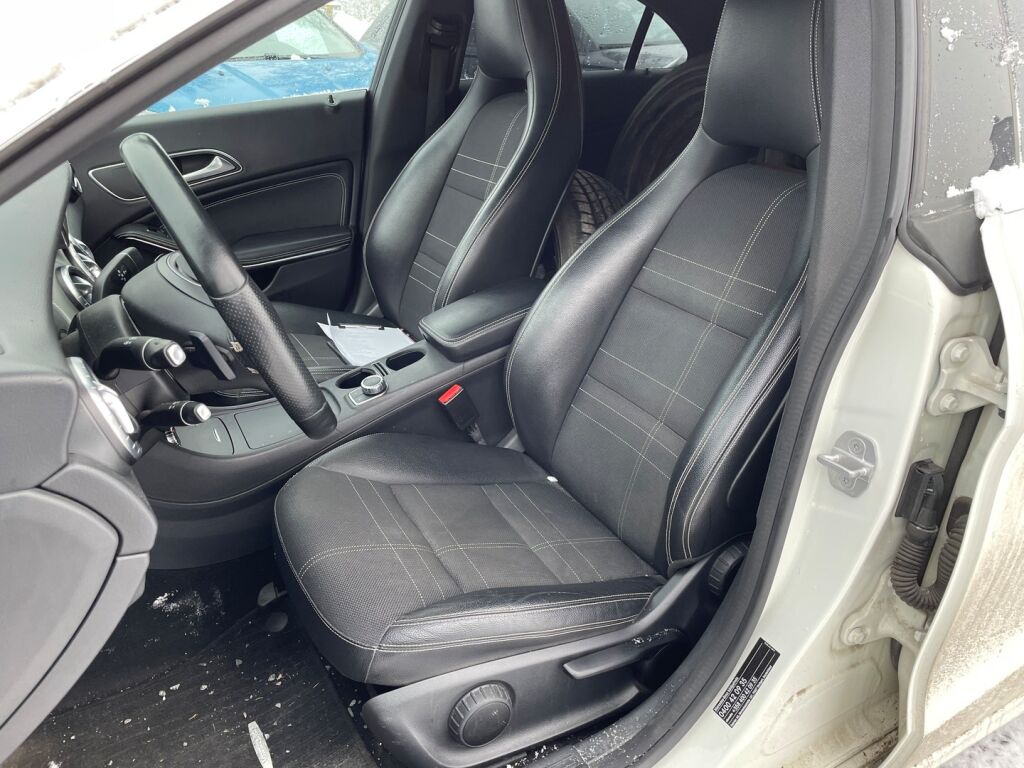 Mercedes-Benz CLA 2014 Valkoinen