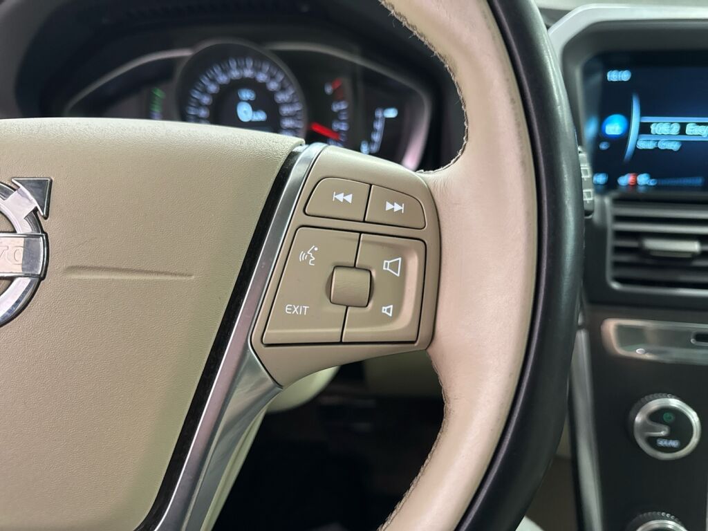 Volvo XC60 2015 Musta