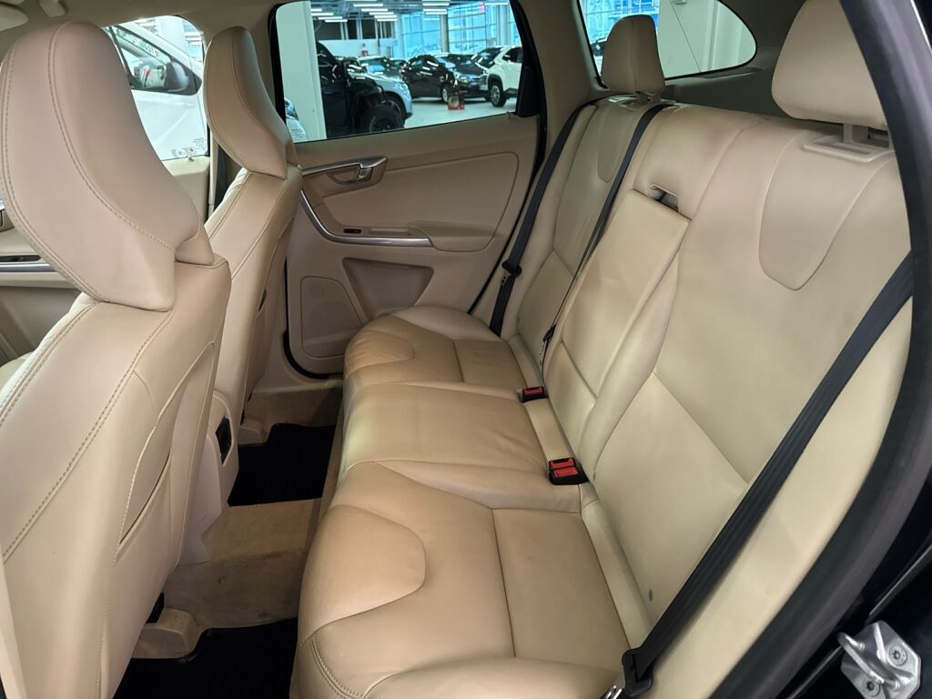 Volvo XC60 2015 Musta