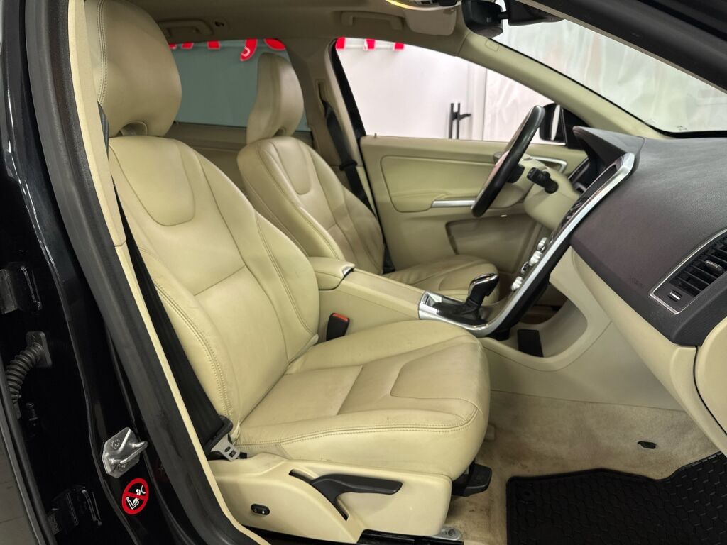 Volvo XC60 2015 Musta