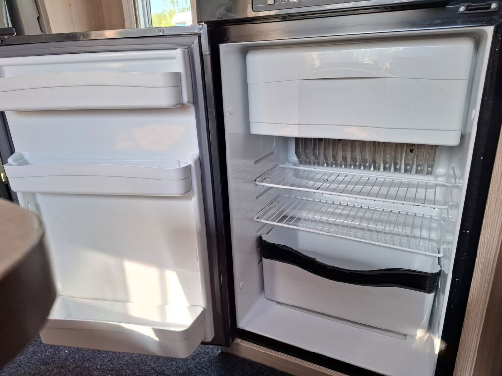 Dethleffs Globe-S A 677 2013 Valkoinen