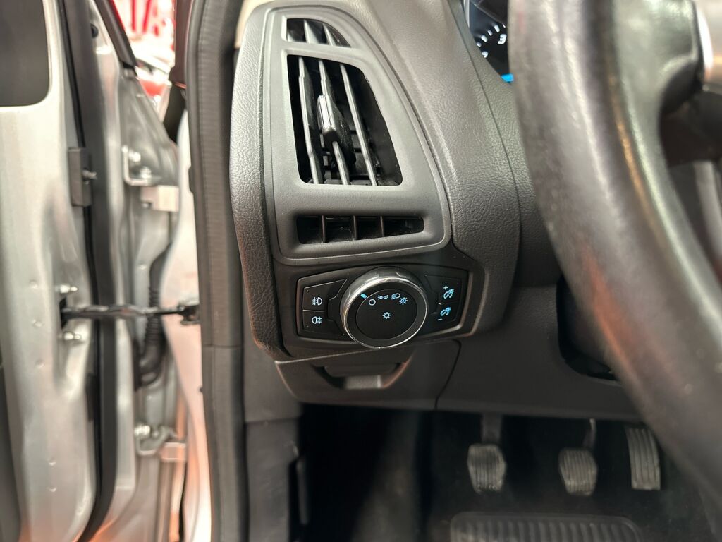 Ford Focus 2014 Harmaa