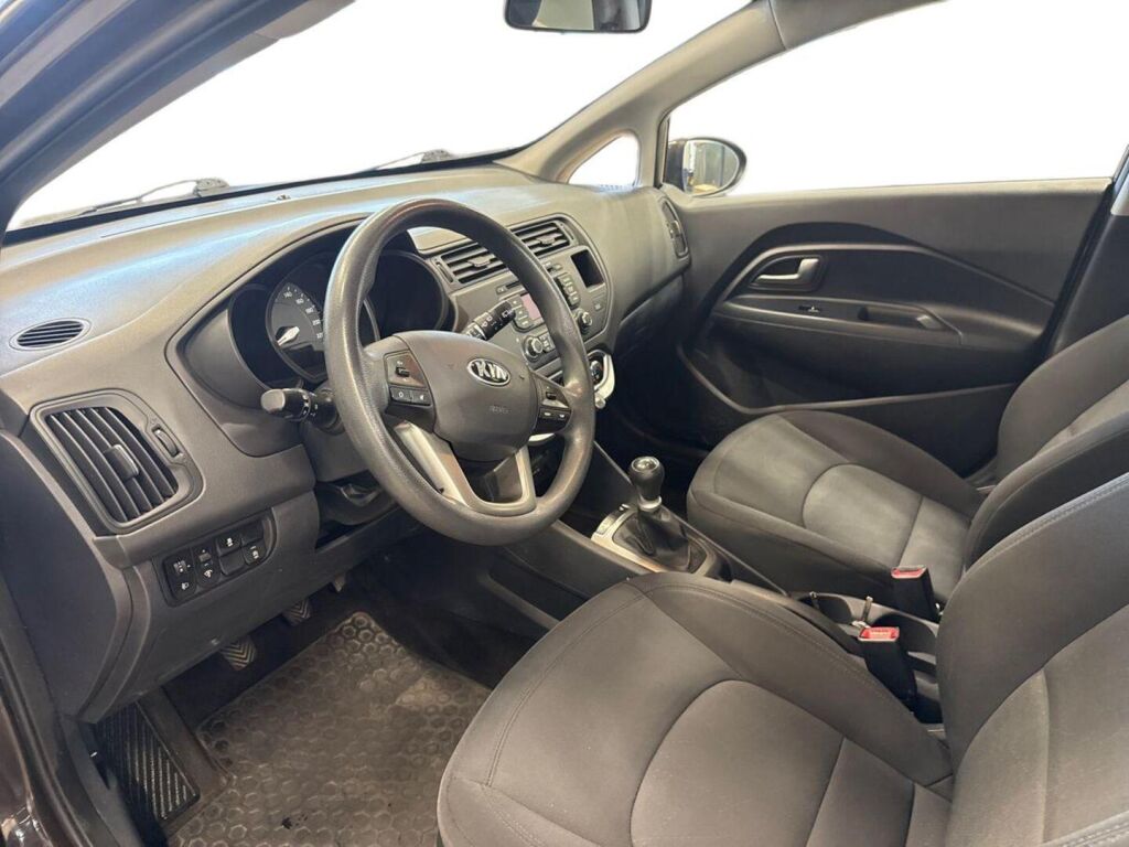 Kia Rio 2015 Ruskea (beige)