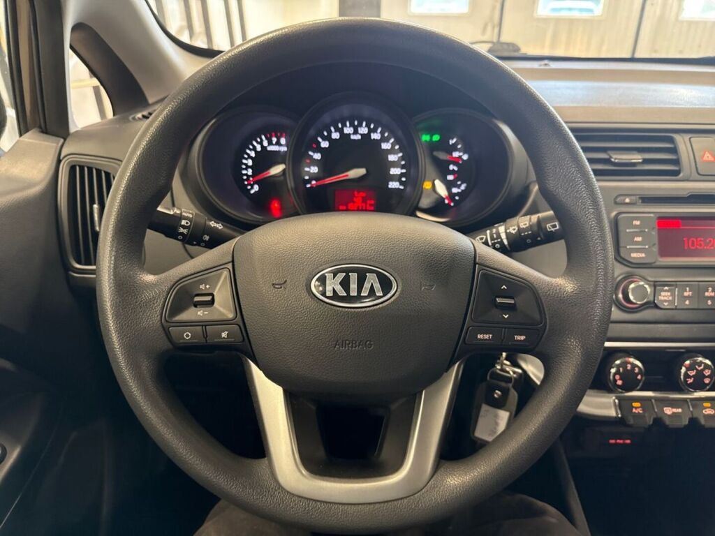Kia Rio 2015 Ruskea (beige)