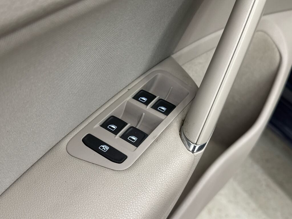 Volkswagen Golf 2014 Sininen