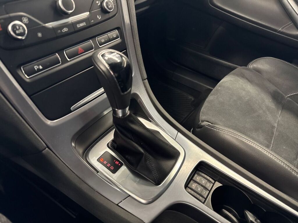 Ford Mondeo 2015 Musta