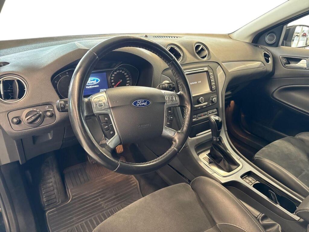 Ford Mondeo 2015 Musta