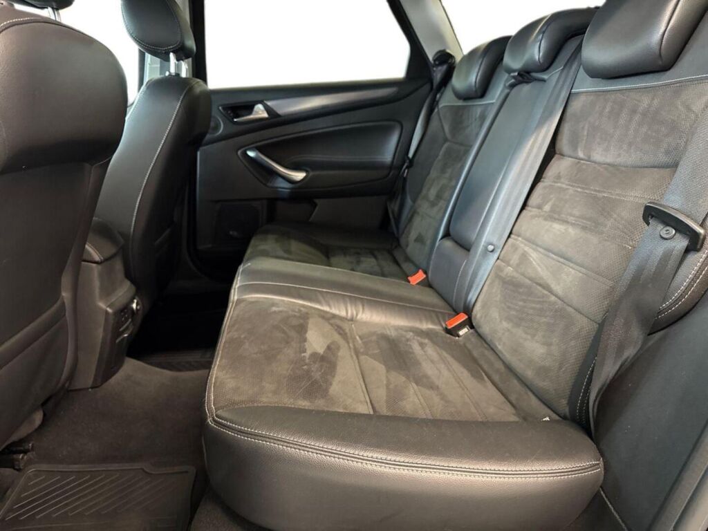 Ford Mondeo 2015 Musta