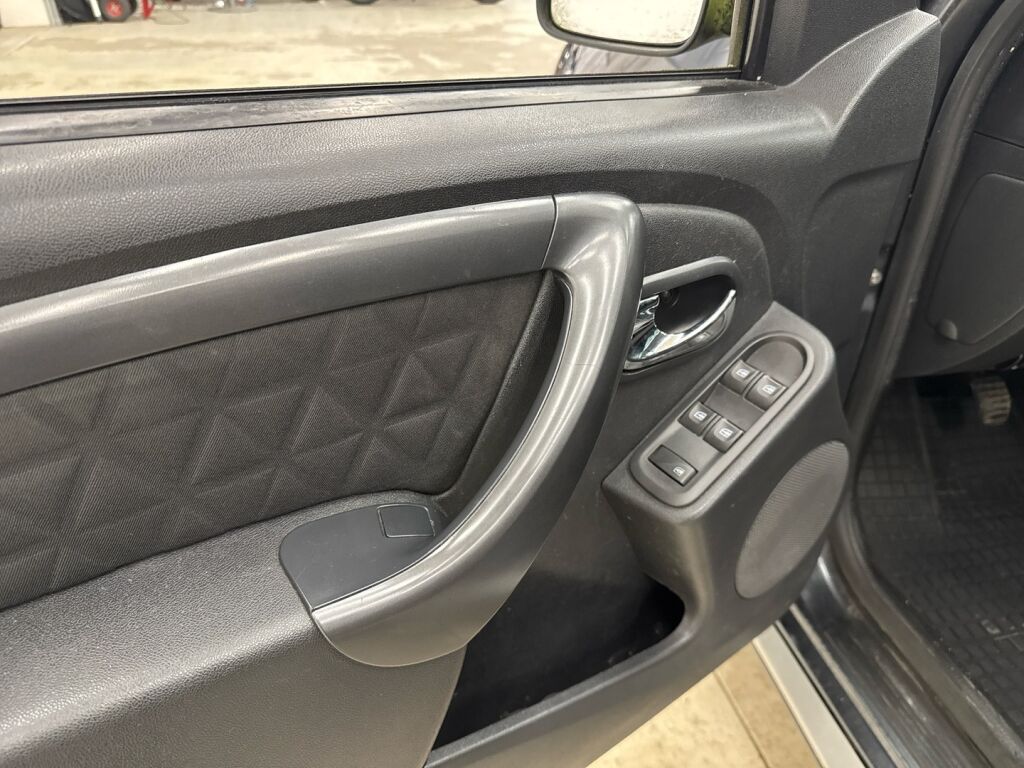 Dacia Duster 2014 Harmaa