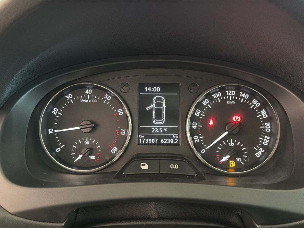 Skoda Rapid 2015 Hopea