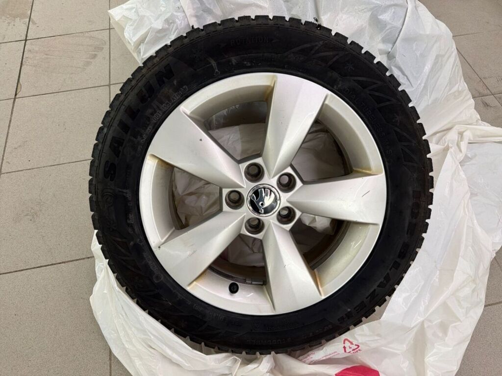 Skoda Rapid 2015 Hopea