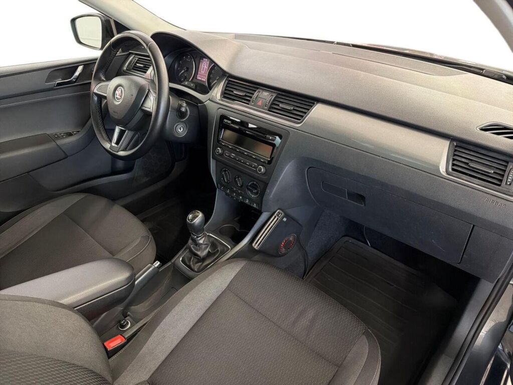 Skoda Rapid 2015 Hopea