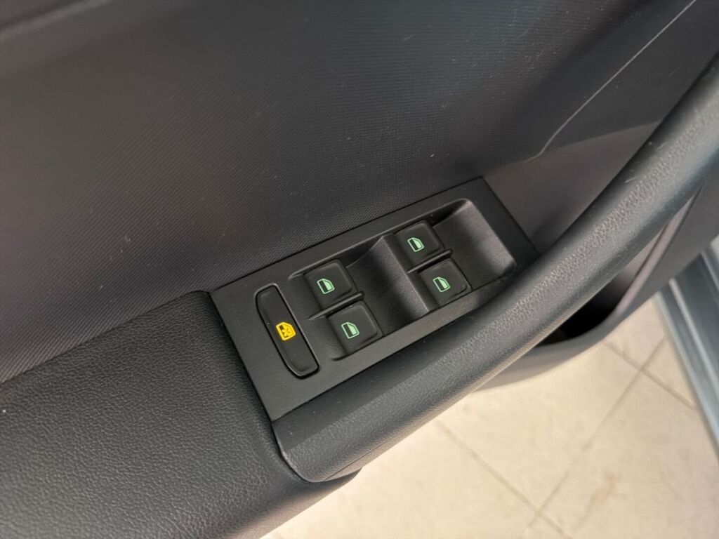 Skoda Rapid 2015 Hopea